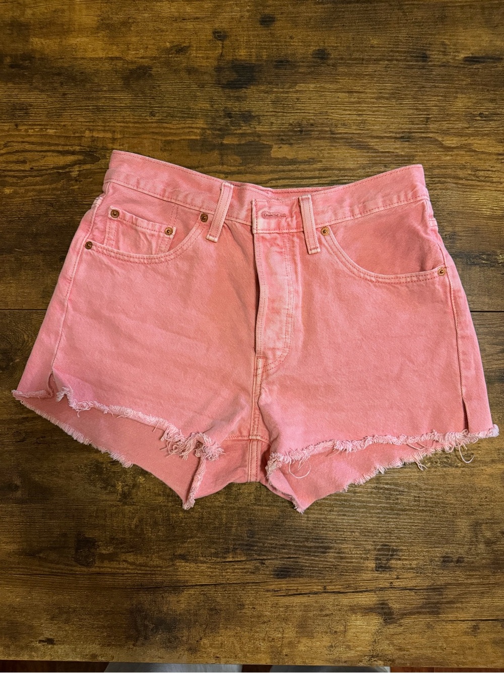 Women's Pink Frayed Hem Denim Shorts - Classic Five-Pocket Style
